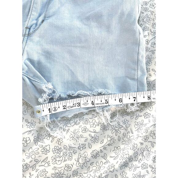 Levi’s 711 Skinny Cutoff Denim Shorts Women’s 29 Light Wash - Picture 6 of 8